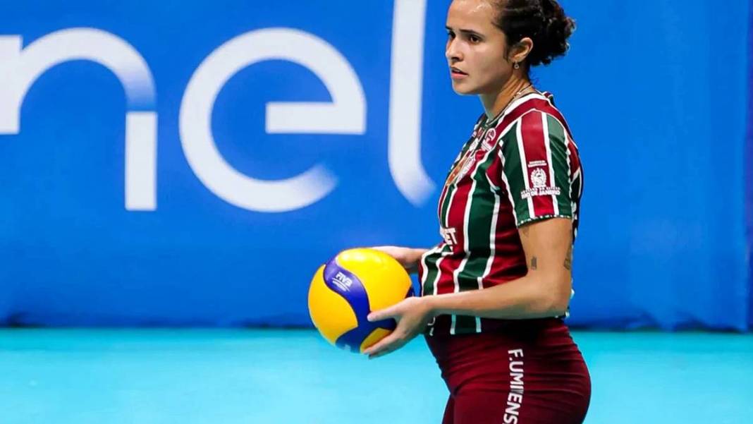 Ünlü voleybolcuyu görenler şaştı kaldı: 5 aylık hamileyken maça çıktı! 18